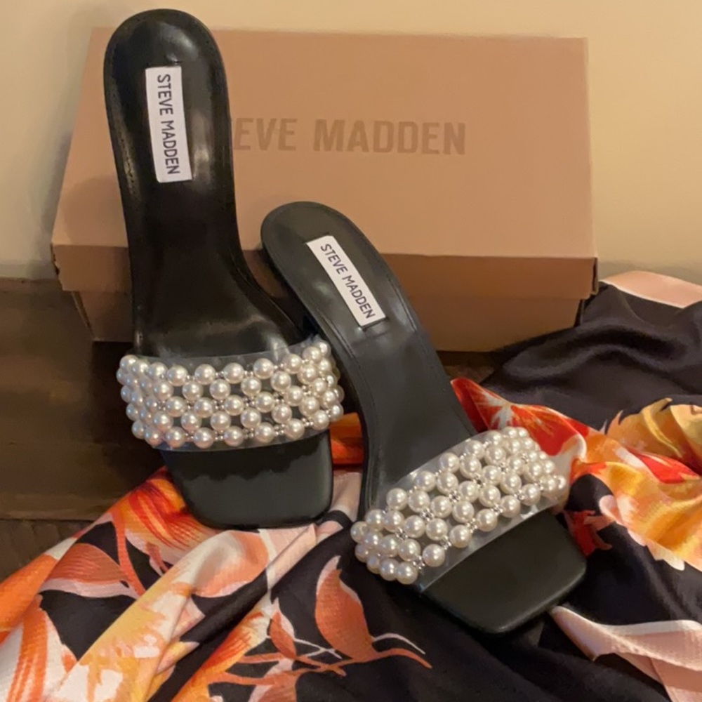 Steve Madden Pearl Embellished Sift Sandals